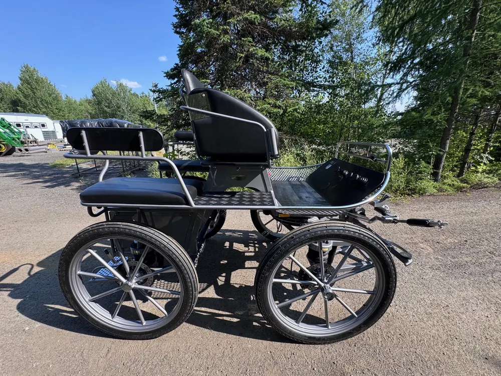 Voiture d’entraînement POJ-KON sur un chemin